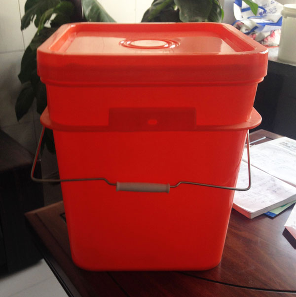 25公斤固體化工（gōng）承裝桶（tǒng）